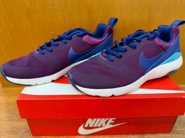 Nike 慢跑鞋