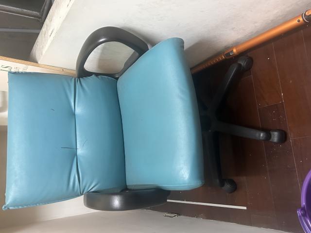 蒂芬妮藍色的中背旋轉辦公椅