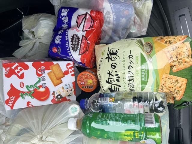 餅乾、泡麵、茶飲